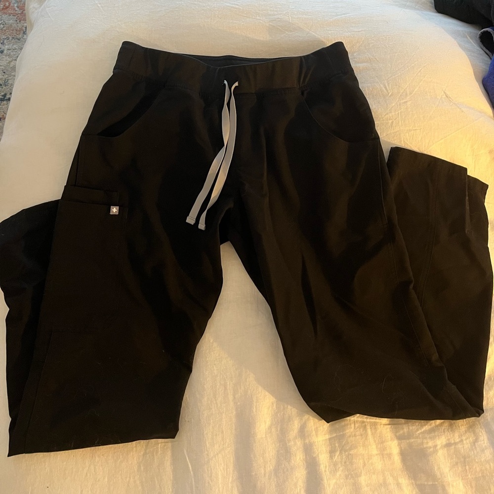 Women’s Black Figs Scrub Bottoms - M